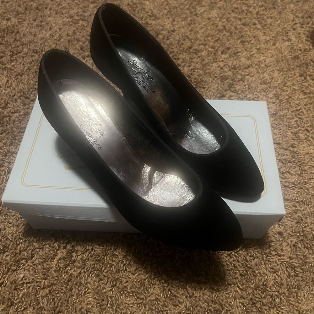Special Occasions by Saugus Shoe Velvet Black Classic Heels
